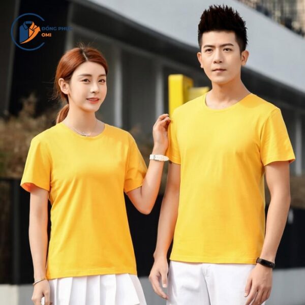 Ao-thun-dong-phuc-co-tron-mau-vang-021 (2)